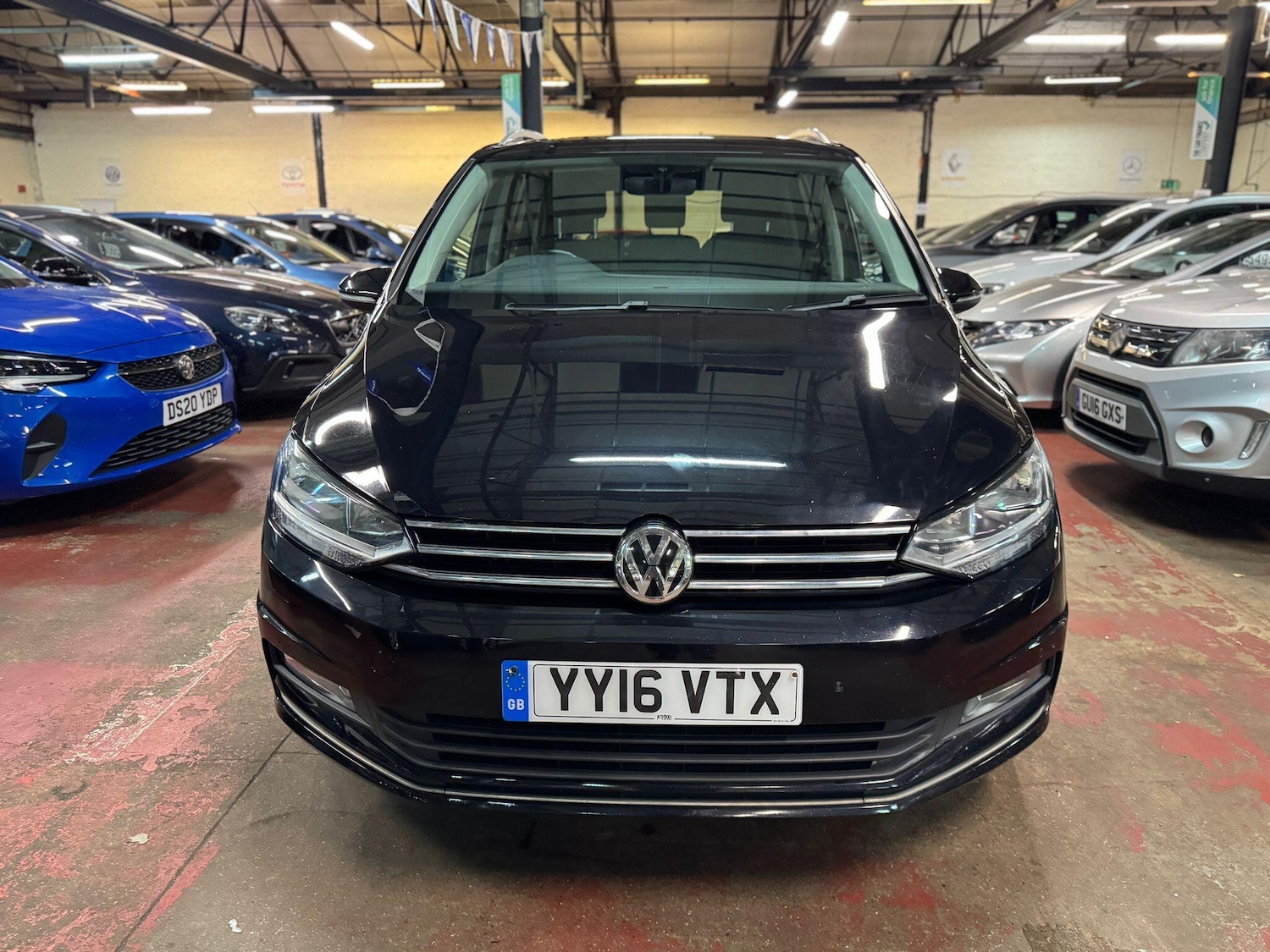 Used Volkswagen Touran 2016 for sale - 76992375: Photo 2