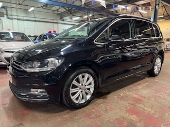 Used Volkswagen Touran 2016 for sale - 76992375: Photo