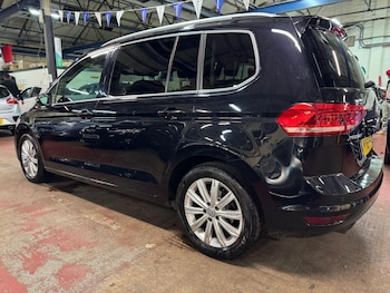Used Volkswagen Touran 2016 for sale - 76992375: Photo