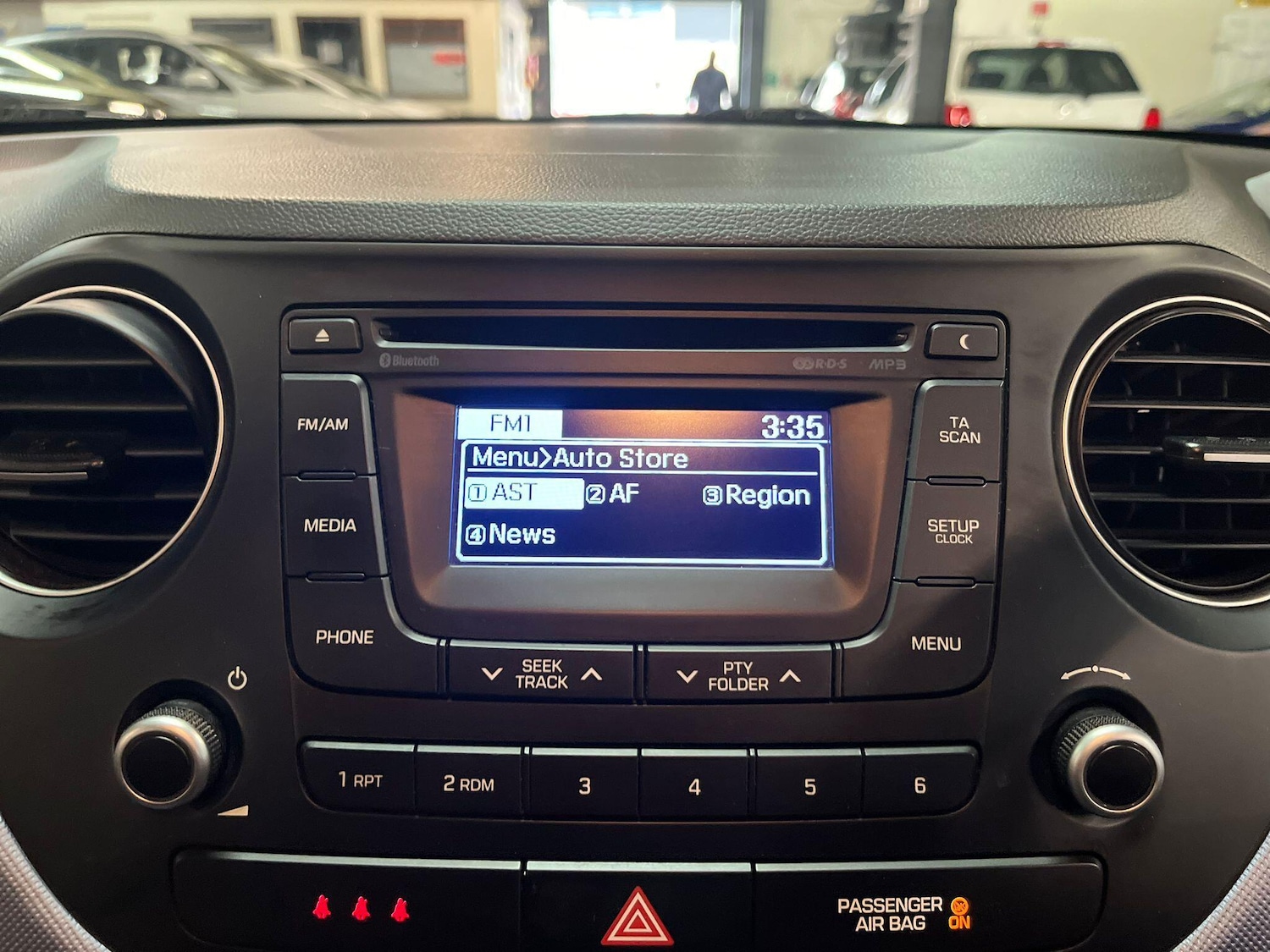 Used Hyundai i10 2014 for sale - 76136170: Photo 33