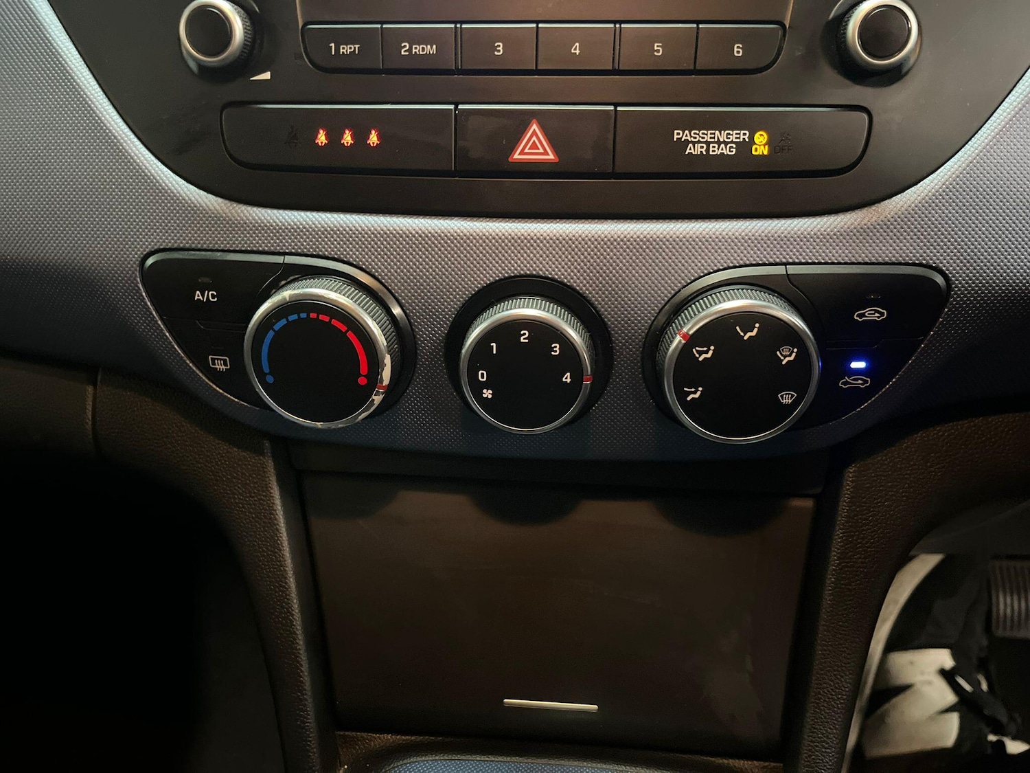 Used Hyundai i10 2014 for sale - 76136170: Photo 36