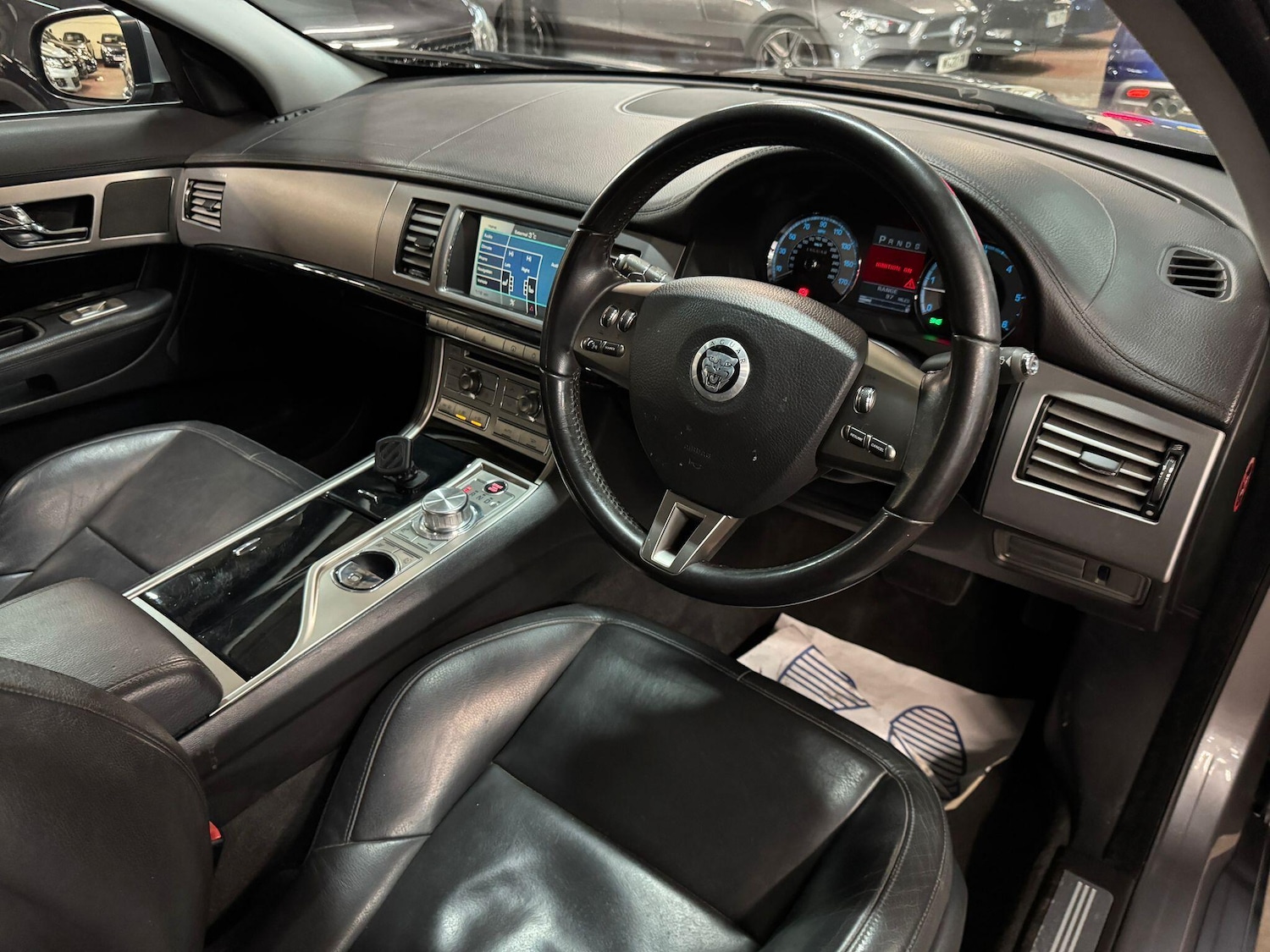 Used Jaguar XF 2010 for sale - 76657139: Photo 13