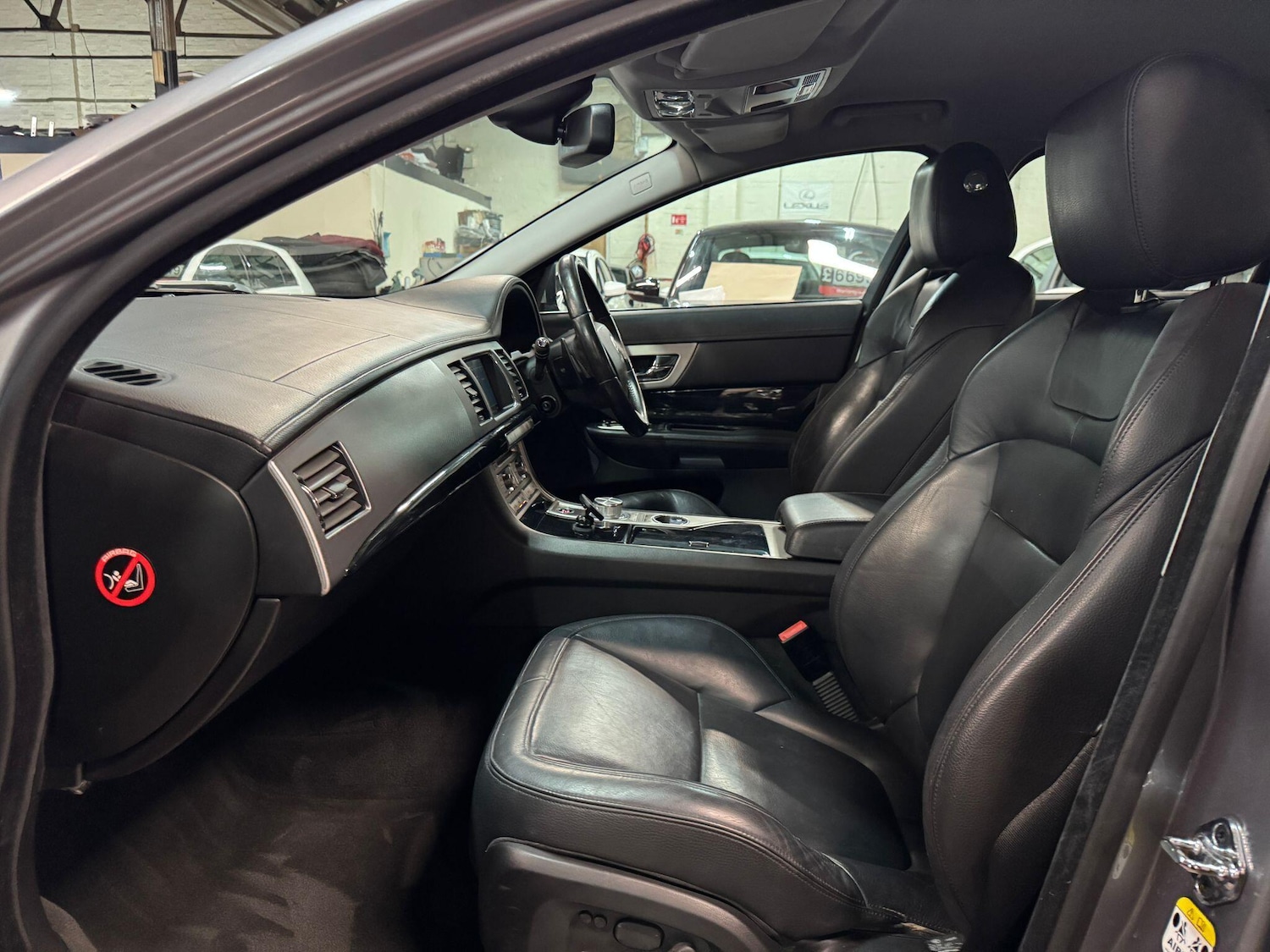 Used Jaguar XF 2010 for sale - 76657139: Photo 15