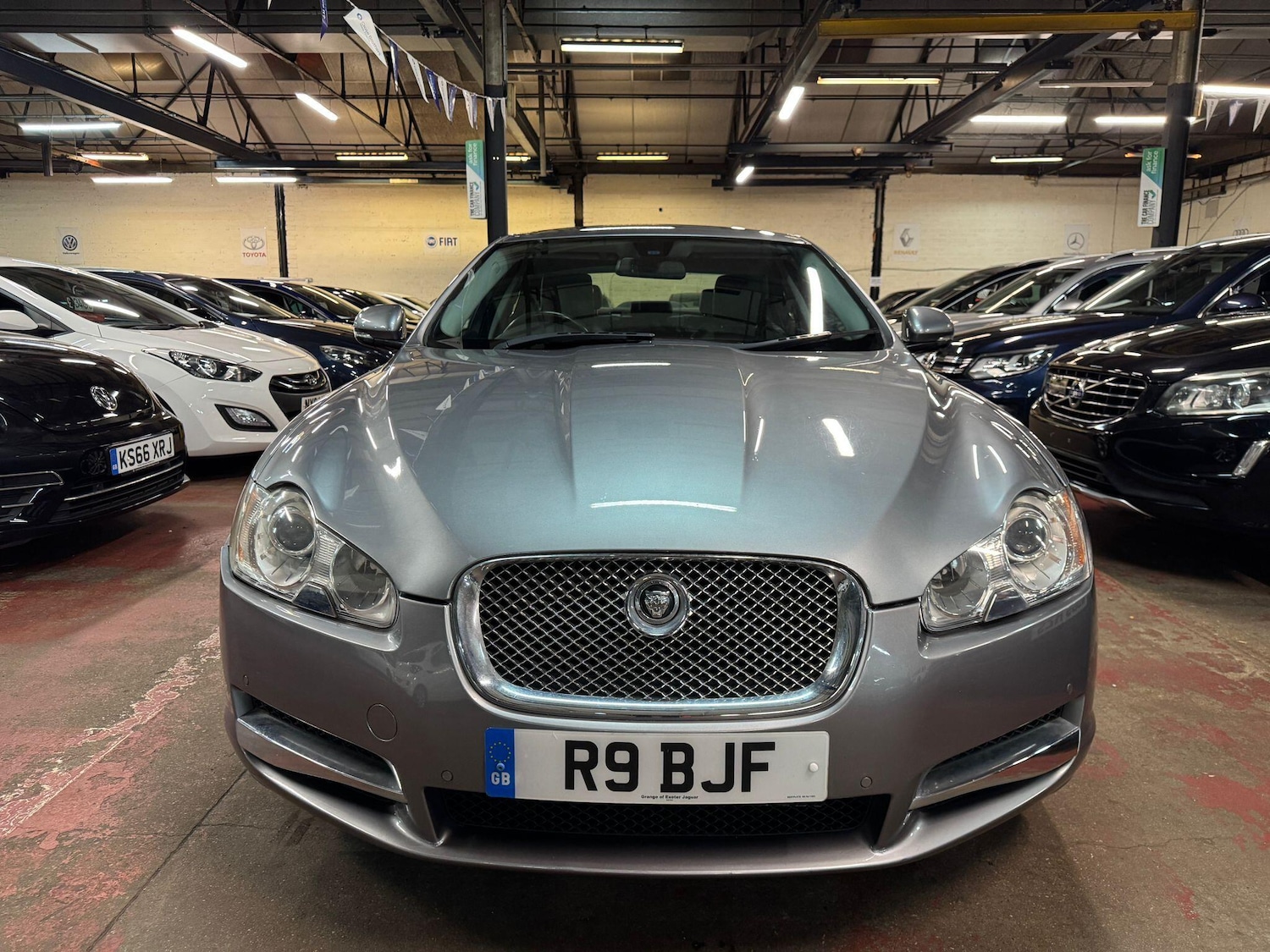 Used Jaguar XF 2010 for sale - 76657139: Photo 2