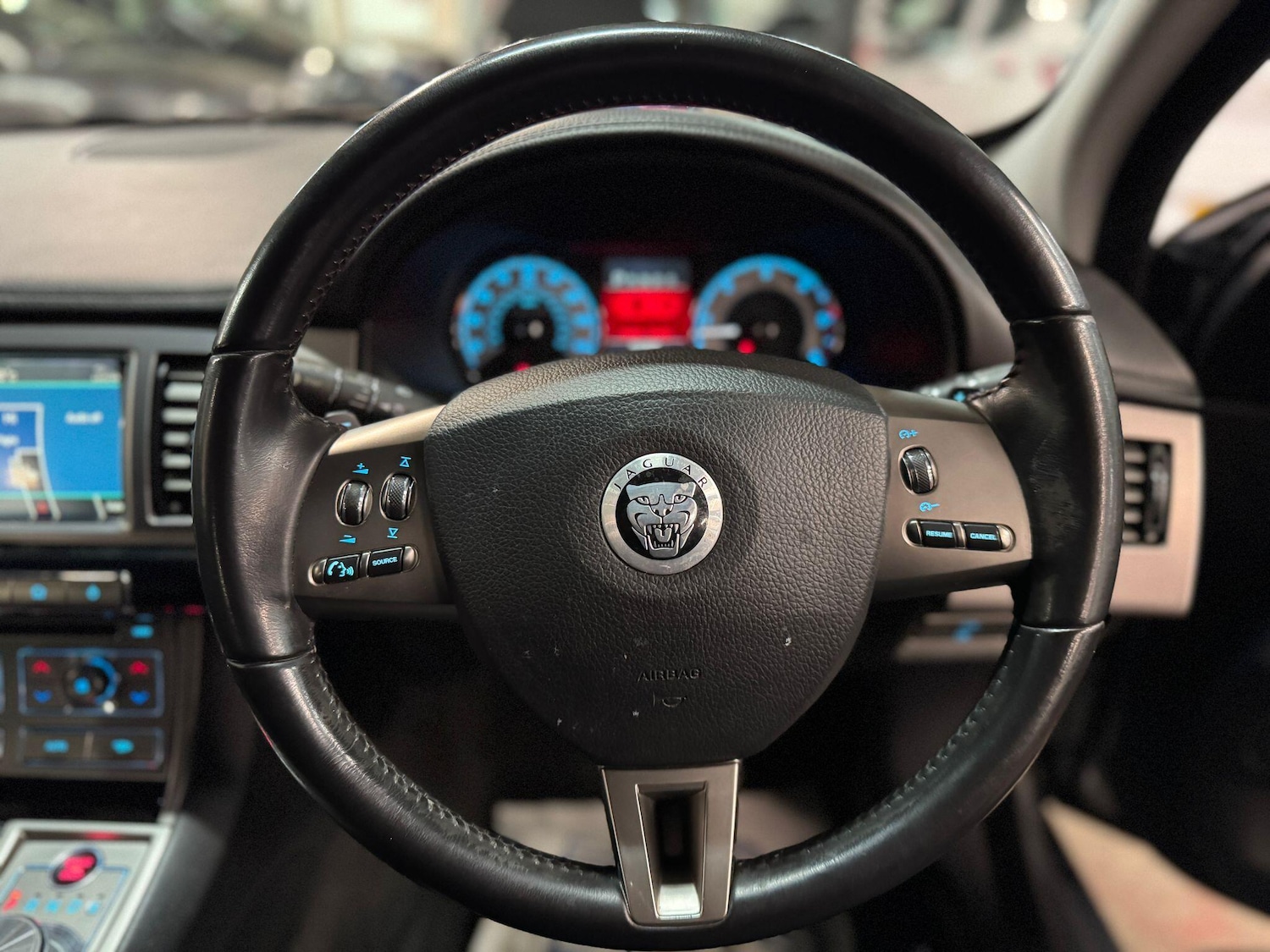 Used Jaguar XF 2010 for sale - 76657139: Photo 28