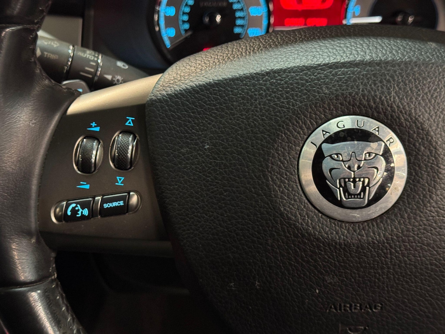 Used Jaguar XF 2010 for sale - 76657139: Photo 29