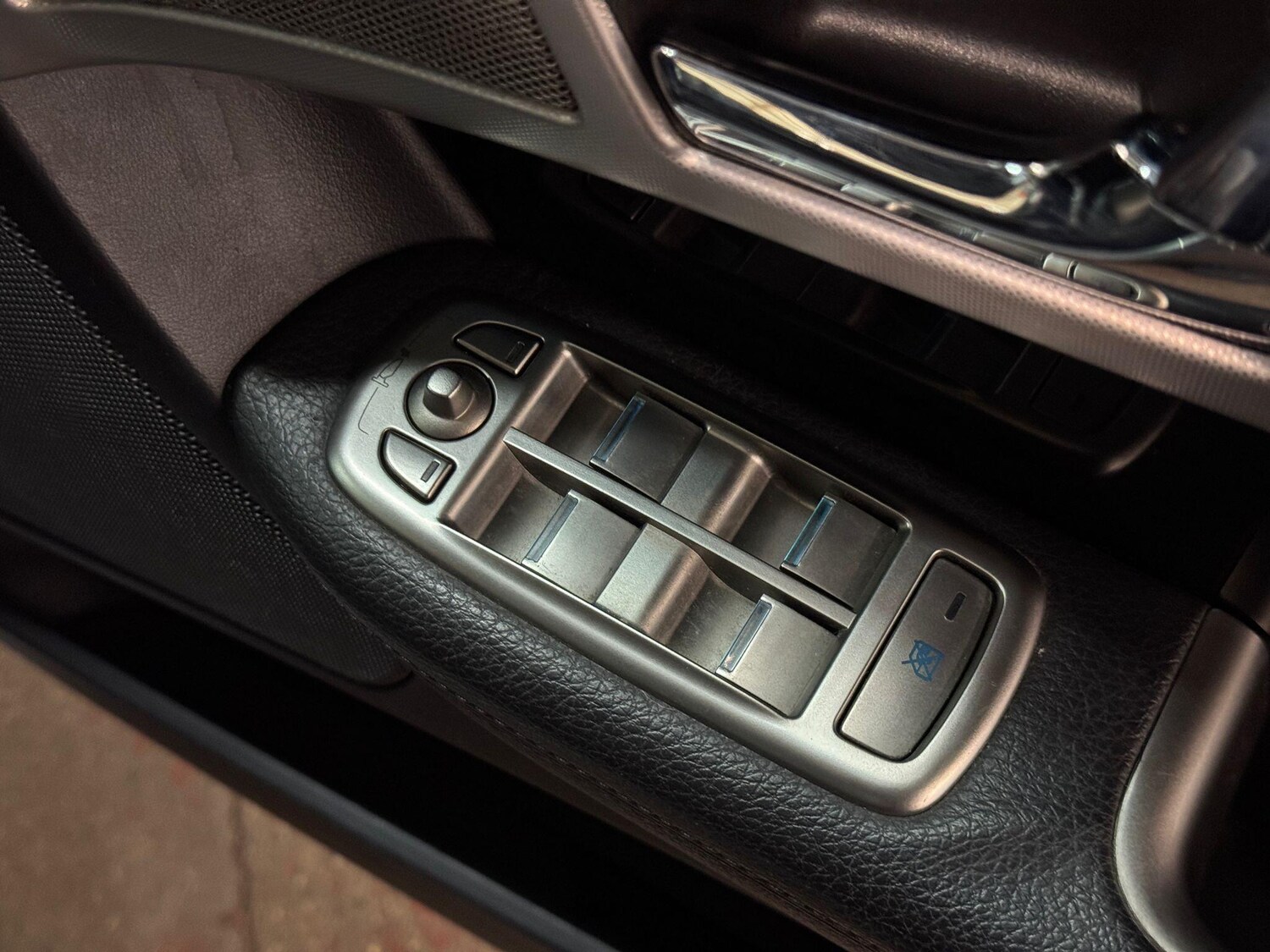 Used Jaguar XF 2010 for sale - 76657139: Photo 32