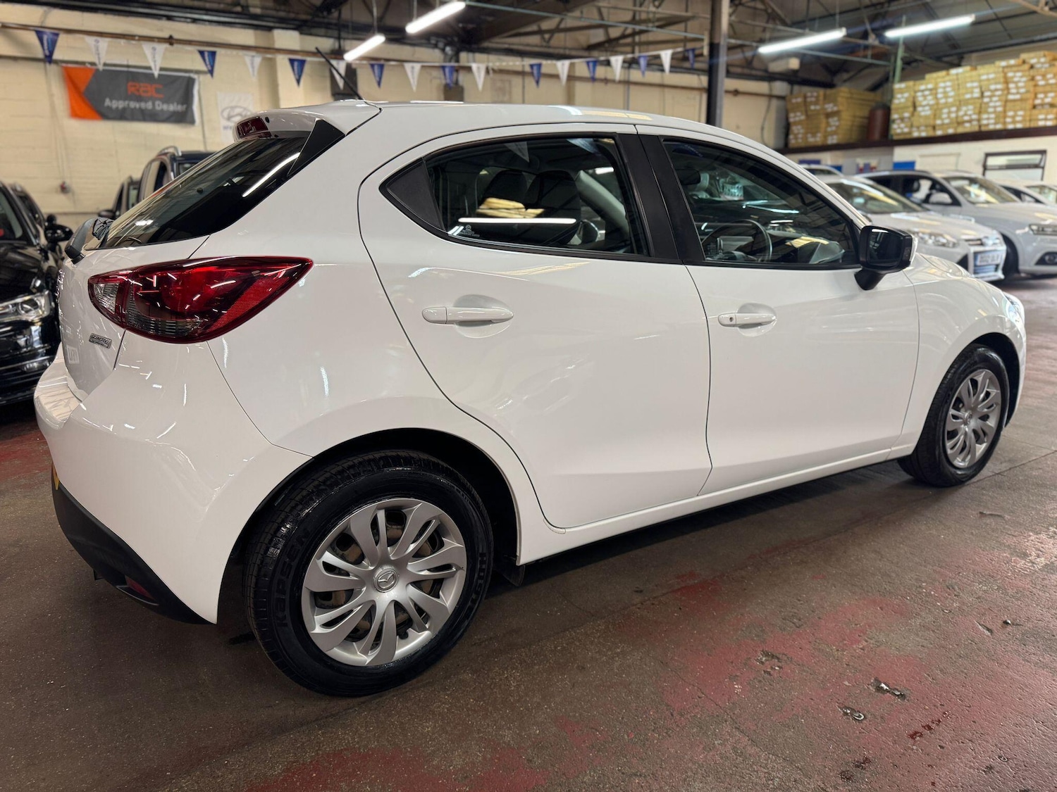Used Mazda Mazda2 2017 for sale - 76189795: Photo 6