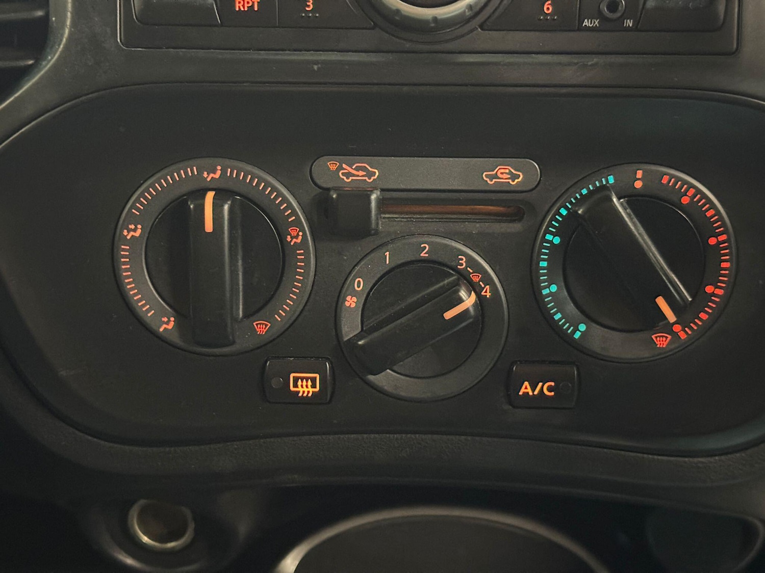 Used Nissan Juke 2015 for sale - 76398650: Photo 30