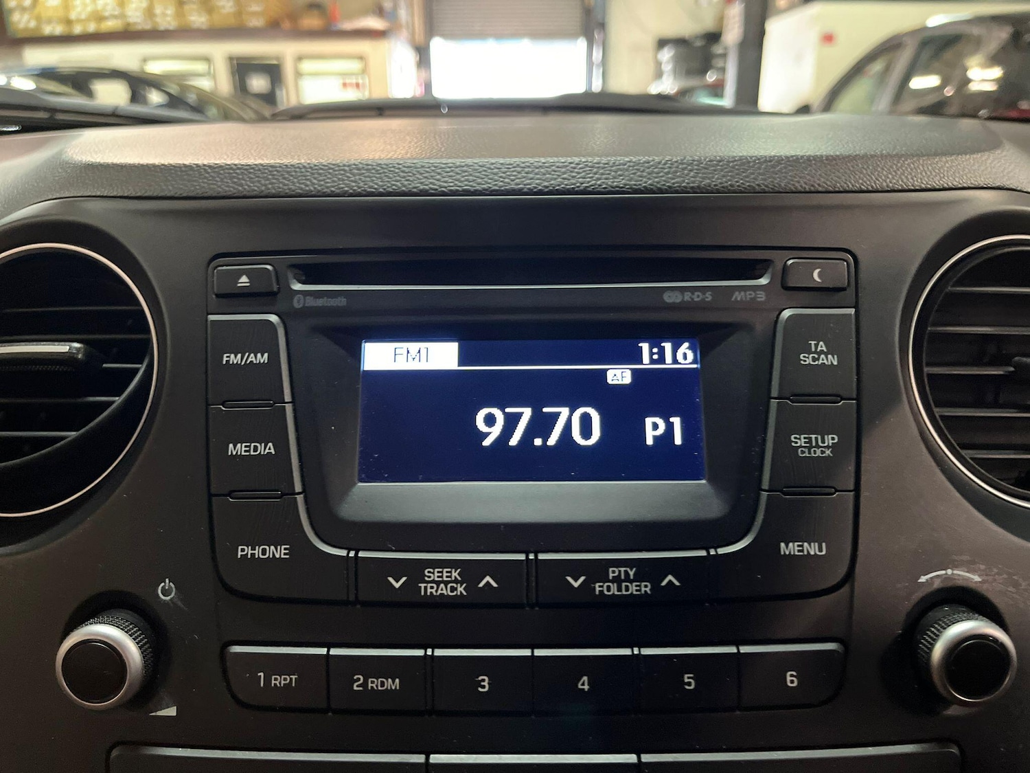 Used Hyundai i10 2014 for sale - 76865410: Photo 31