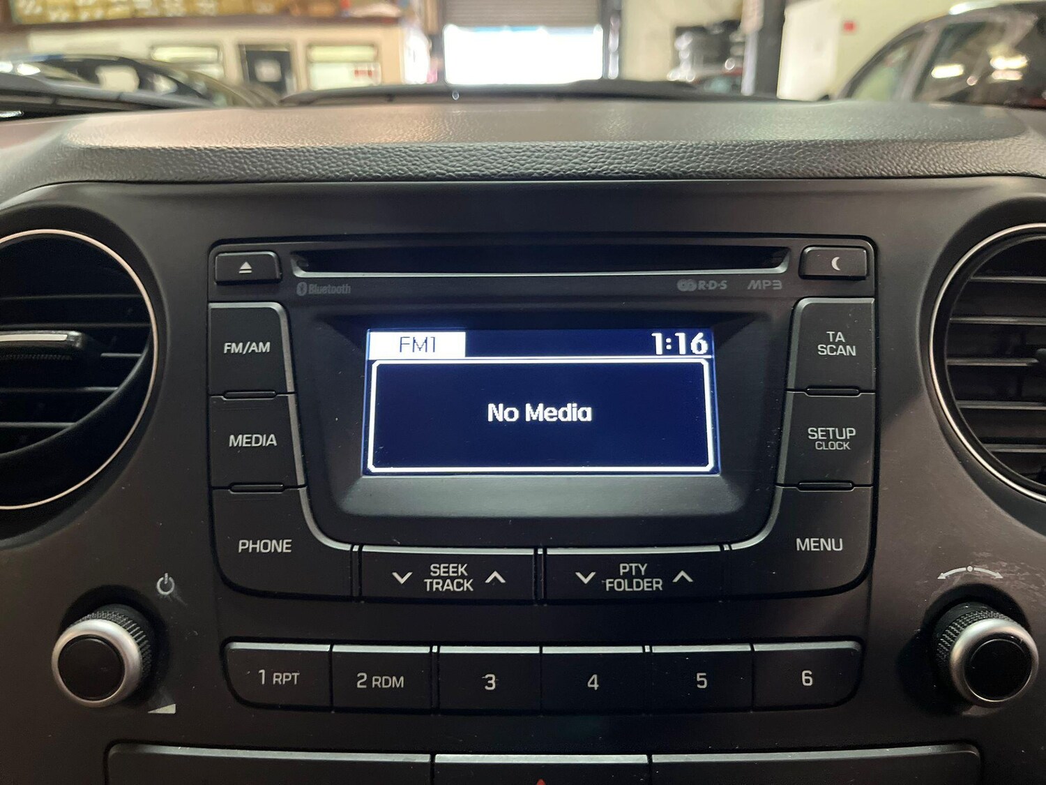 Used Hyundai i10 2014 for sale - 76865410: Photo 34