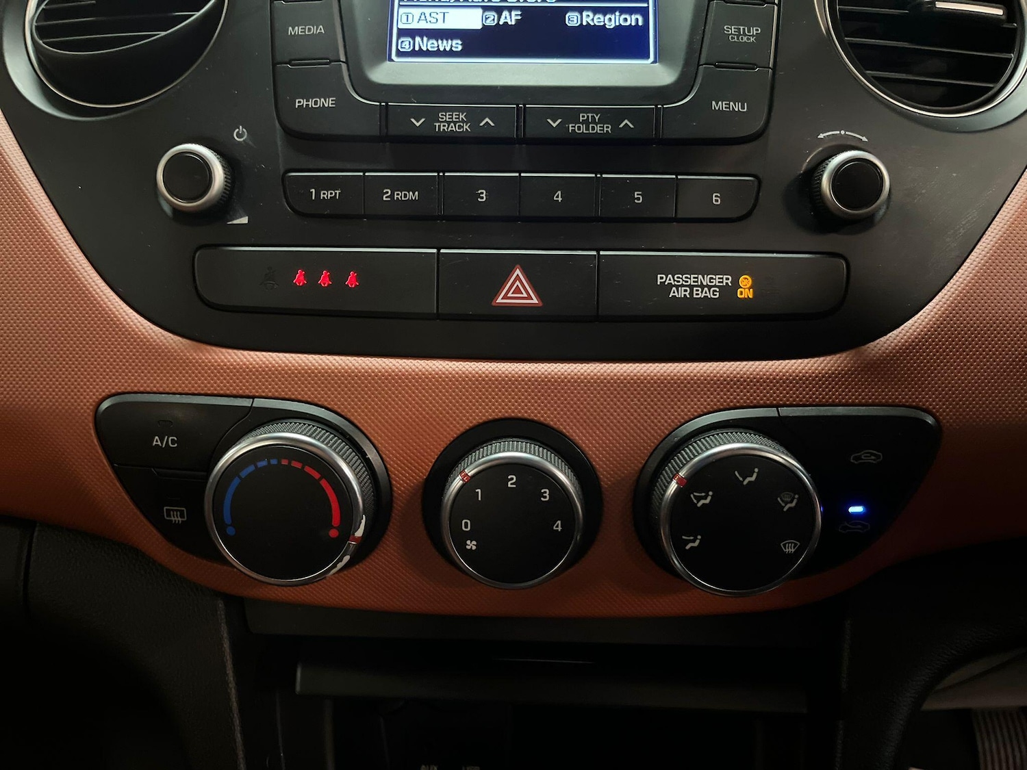 Used Hyundai i10 2014 for sale - 76865410: Photo 35