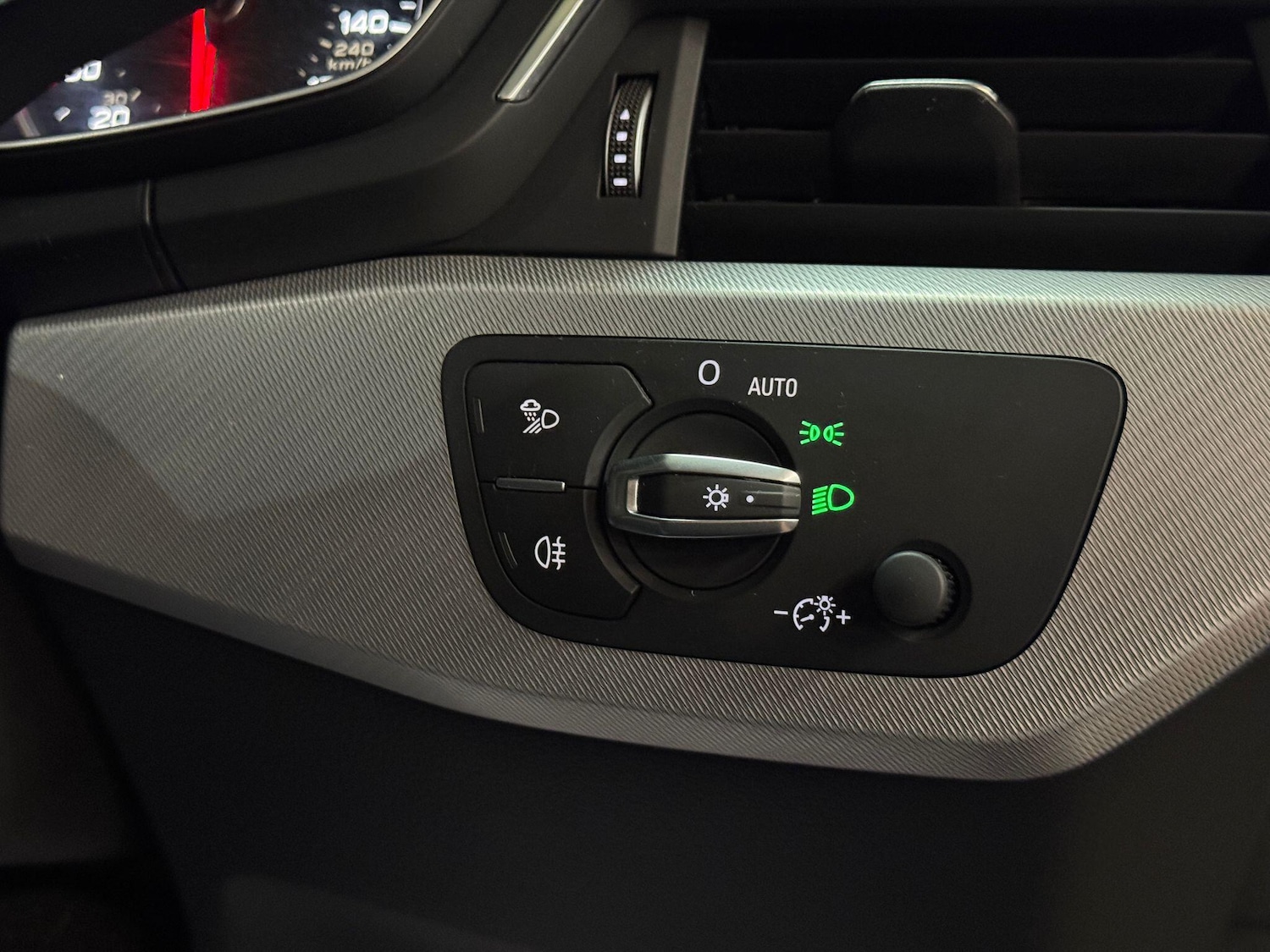 Used Audi A4 Avant 2018 for sale - 76658693: Photo 32