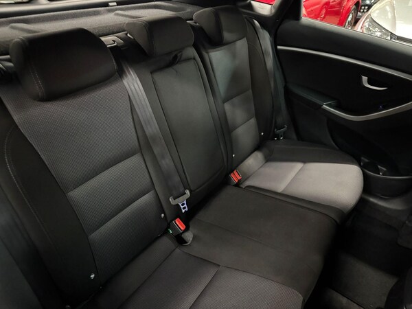 Used Hyundai i30 2015 for sale - 76042592: Photo 18
