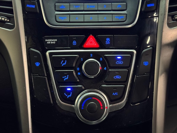 Used Hyundai i30 2015 for sale - 76042592: Photo 33