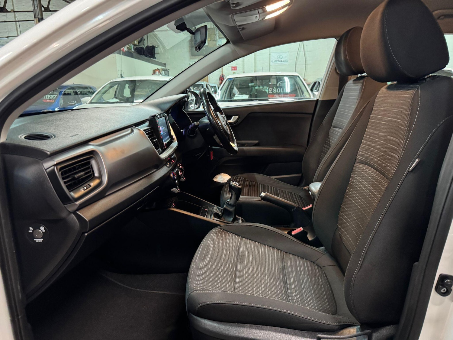 Used Kia Stonic 2018 for sale - 77883026: Photo 13