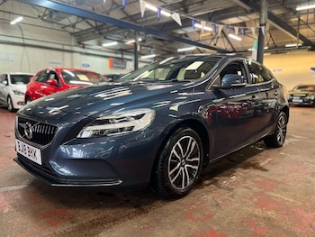 Used Volvo V40 2018 for sale - 75781228: Photo