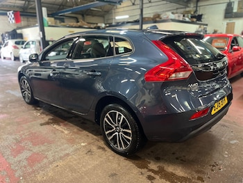 Used Volvo V40 2018 for sale - 75781228: Photo