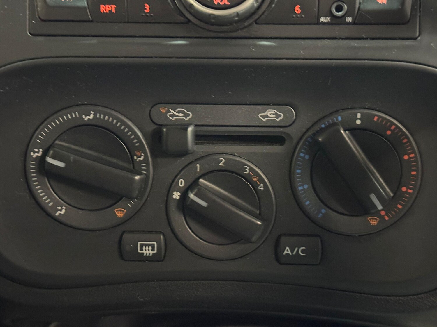 Used Nissan Juke 2014 for sale - 76348998: Photo 30