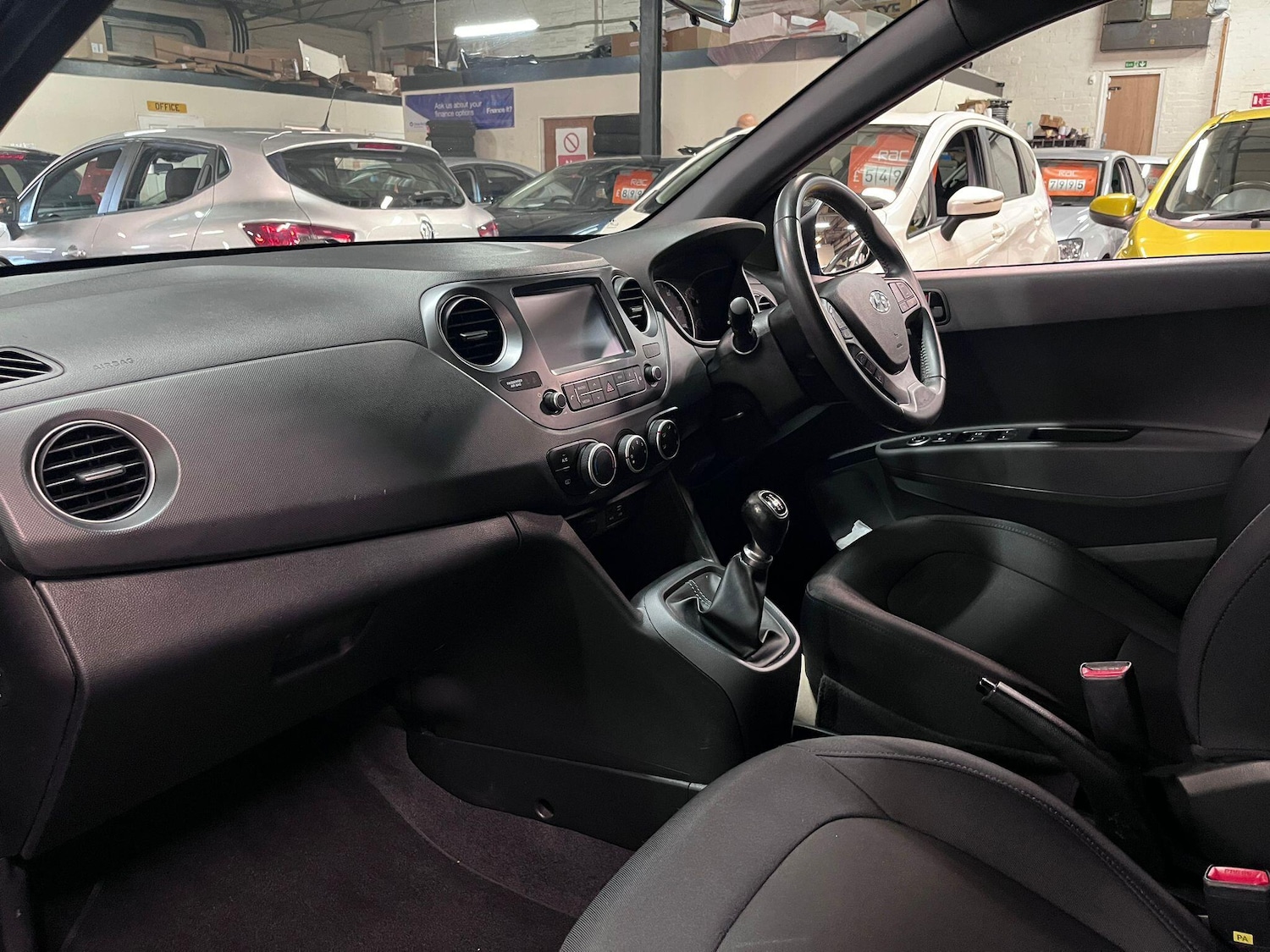 Used Hyundai i10 2018 for sale - 75977309: Photo 17