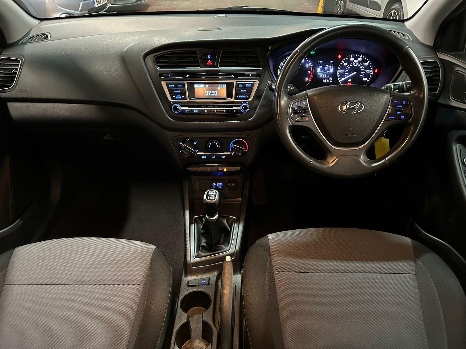 Used Hyundai i20 2018 for sale - 76472665: Photo 25