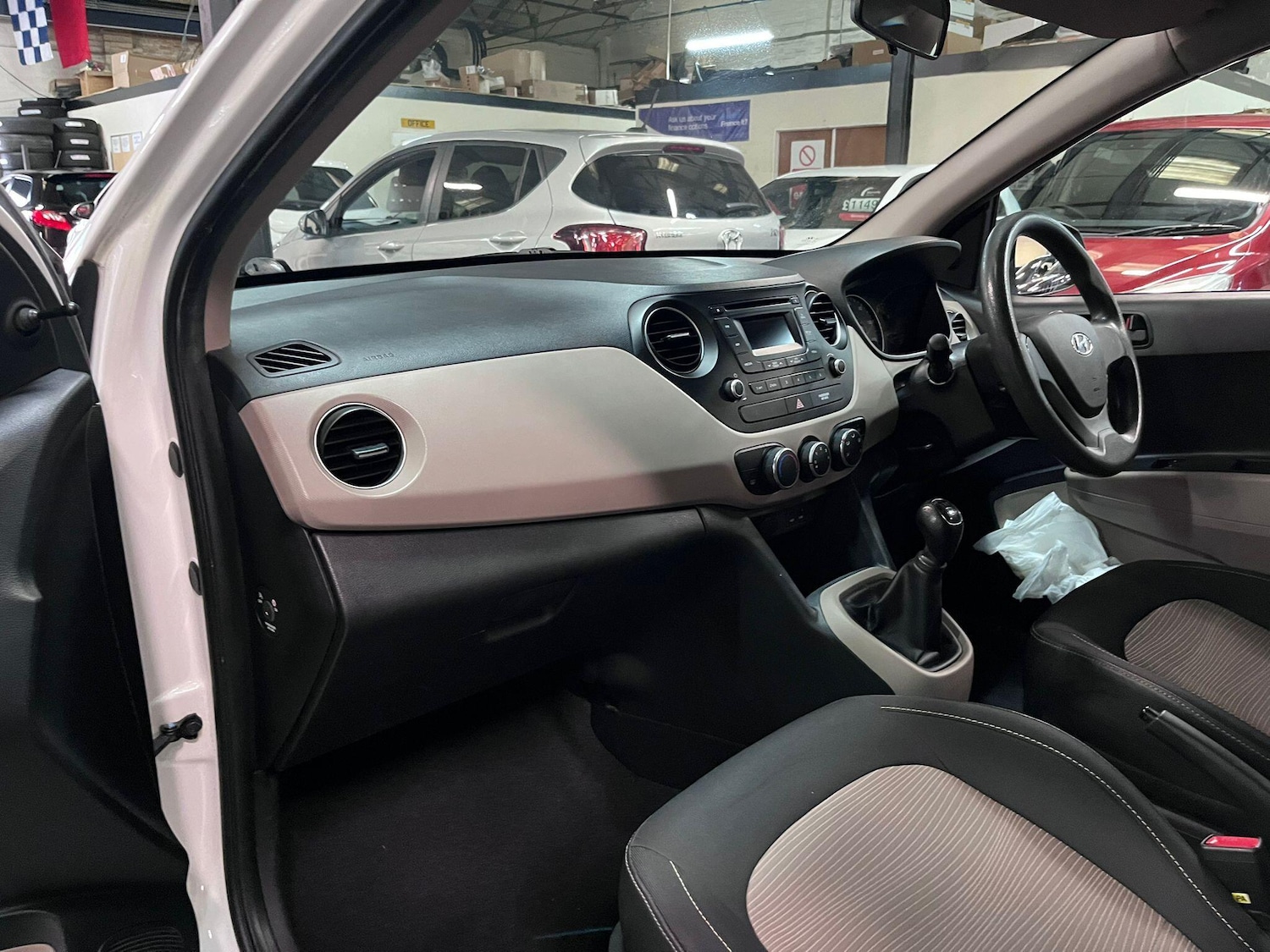 Used Hyundai i10 2015 for sale - 76484642: Photo 18