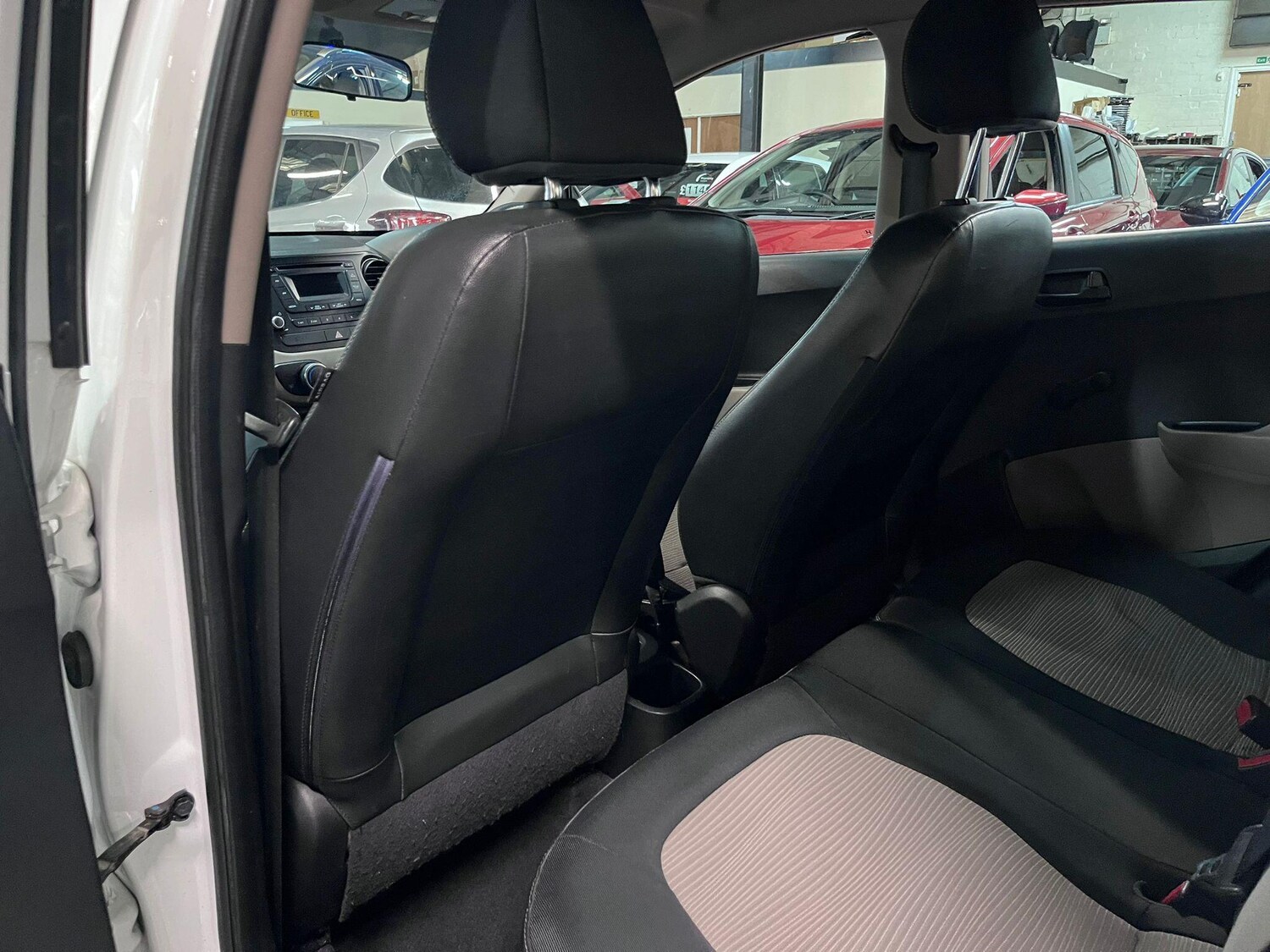 Used Hyundai i10 2015 for sale - 76484642: Photo 22