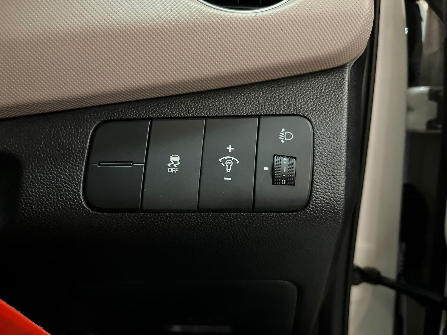 Used Hyundai i10 2015 for sale - 76484642: Photo 28