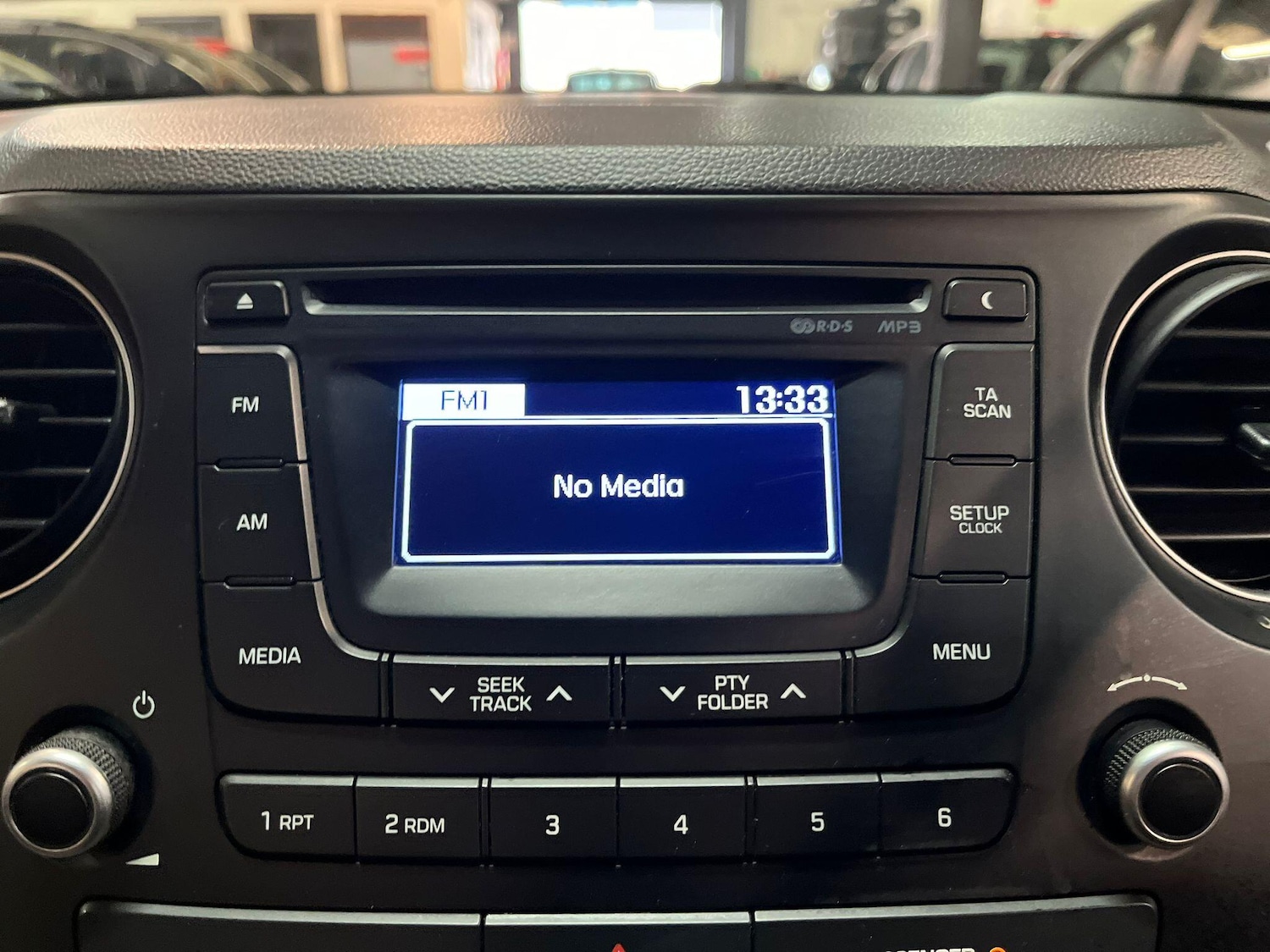 Used Hyundai i10 2015 for sale - 76484642: Photo 31