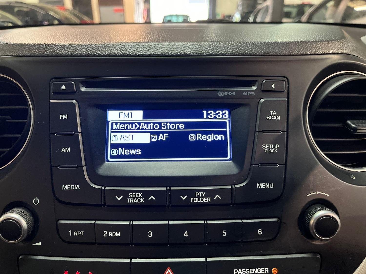 Used Hyundai i10 2015 for sale - 76484642: Photo 32