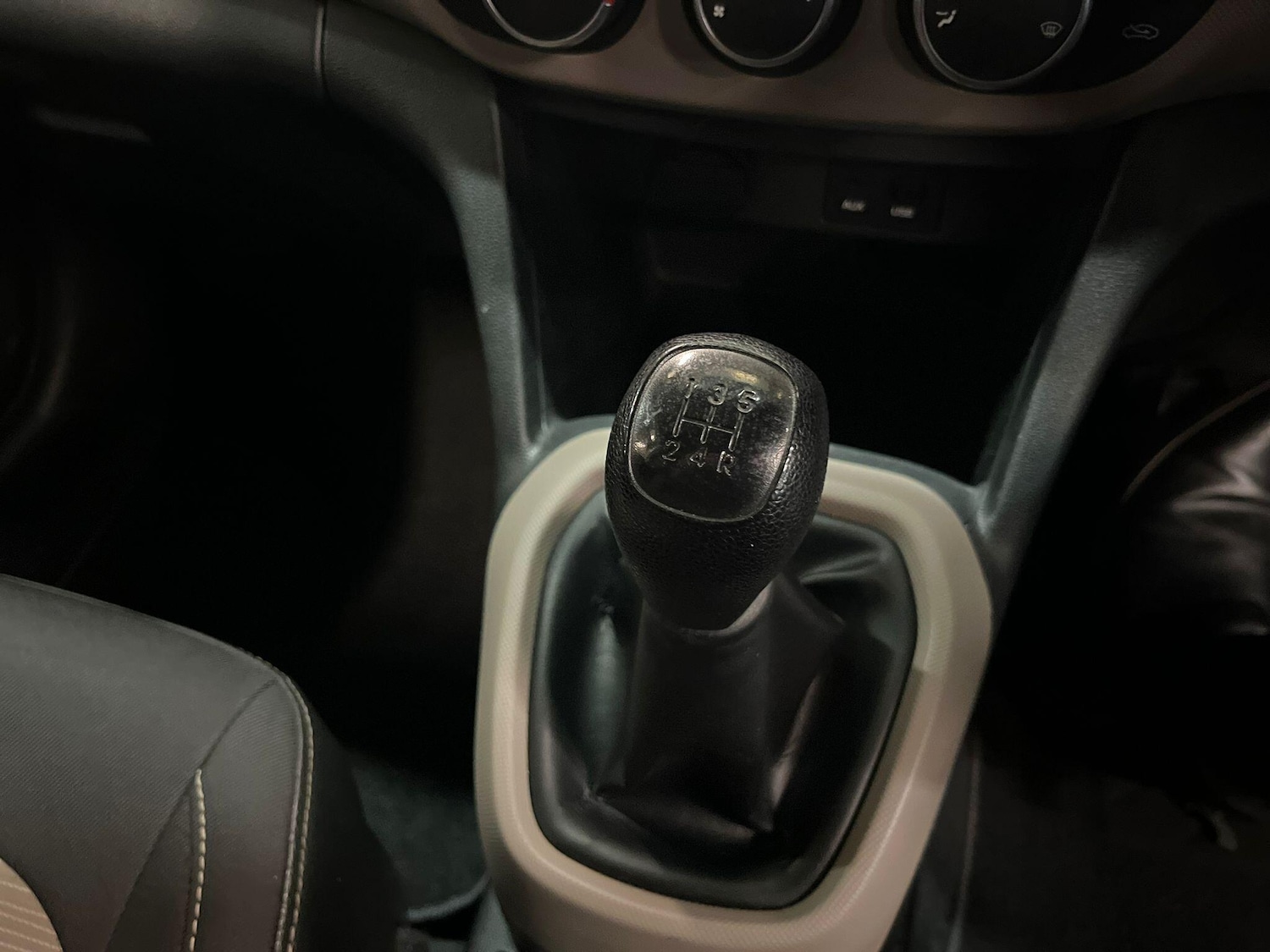 Used Hyundai i10 2015 for sale - 76484642: Photo 34