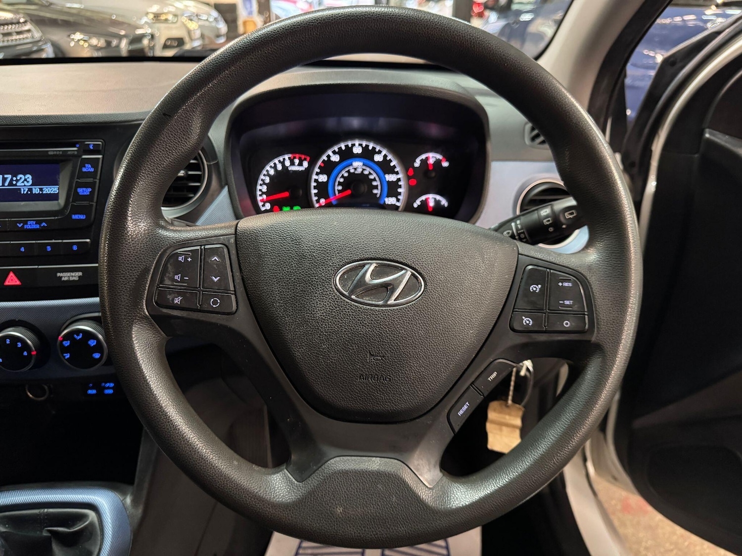 Used Hyundai i10 for sale - 76997568: Photo 25