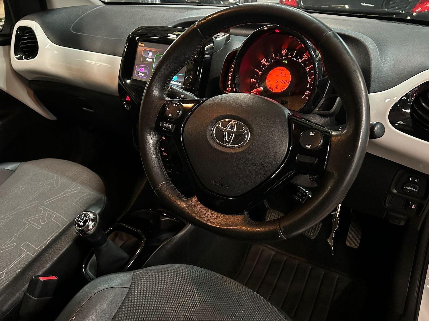 Used Toyota AYGO 2017 for sale - 77057542: Photo 11