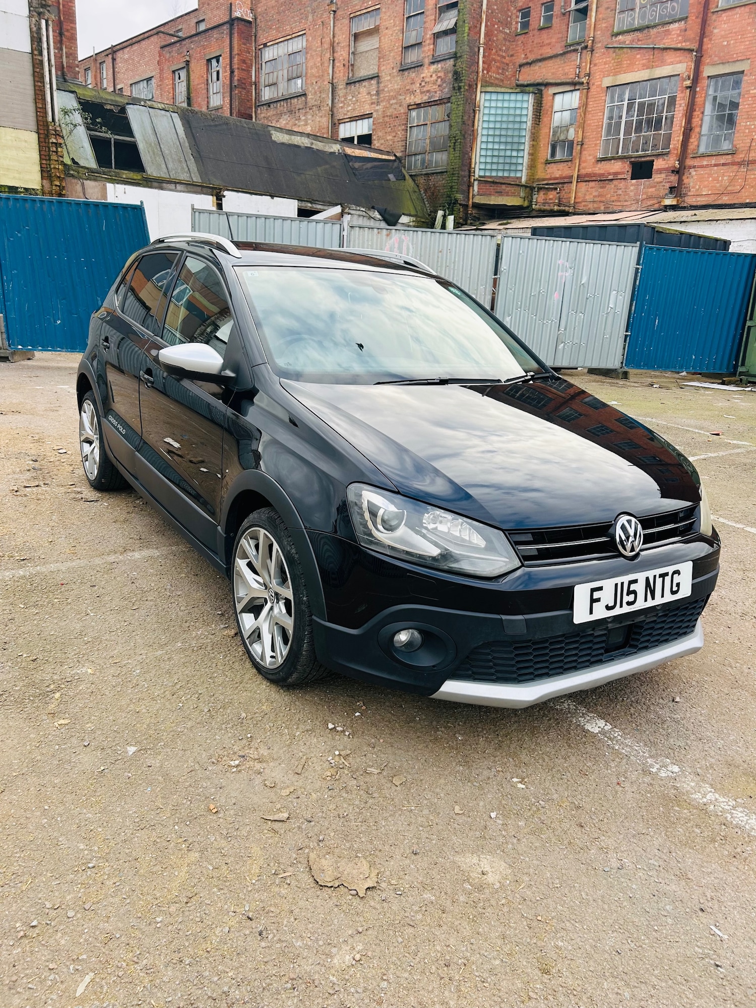 Used Volkswagen Polo 2015 for sale - 77732370: Photo 1
