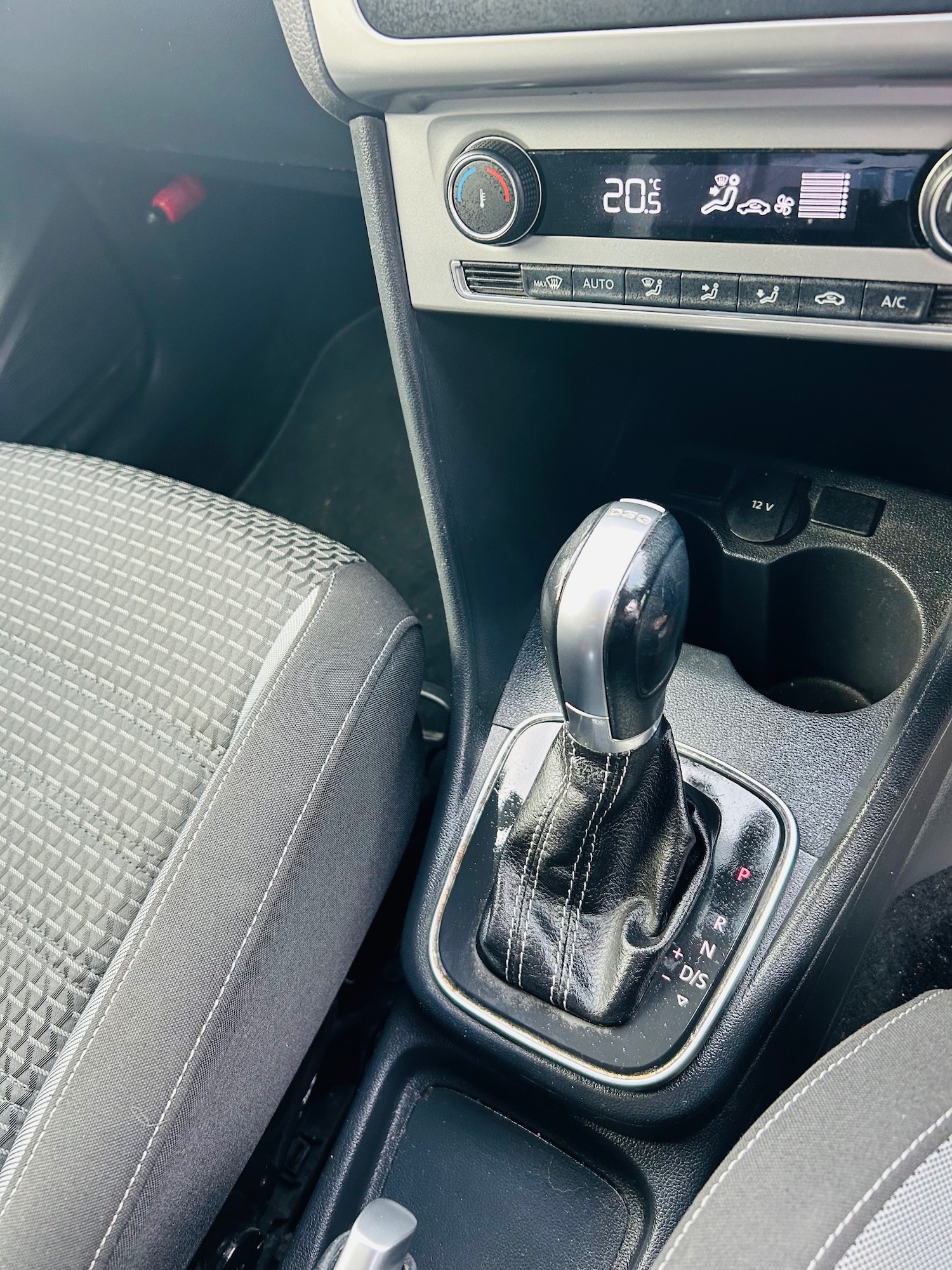 Used Volkswagen Polo 2015 for sale - 77732370: Photo 11