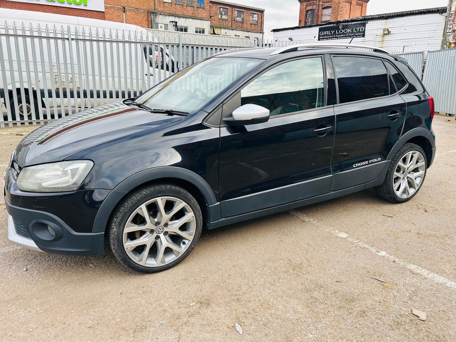 Used Volkswagen Polo 2015 for sale - 77732370: Photo 4