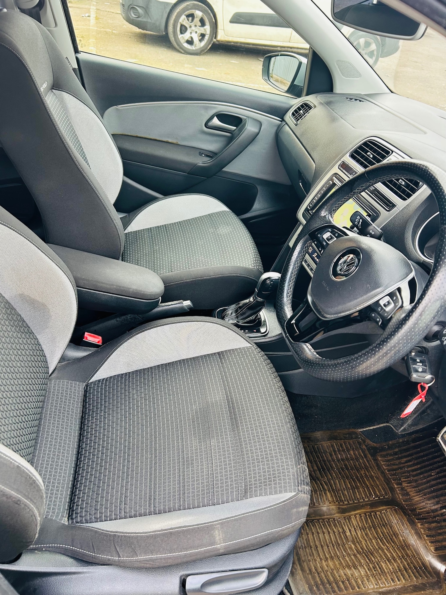 Used Volkswagen Polo 2015 for sale - 77732370: Photo 6