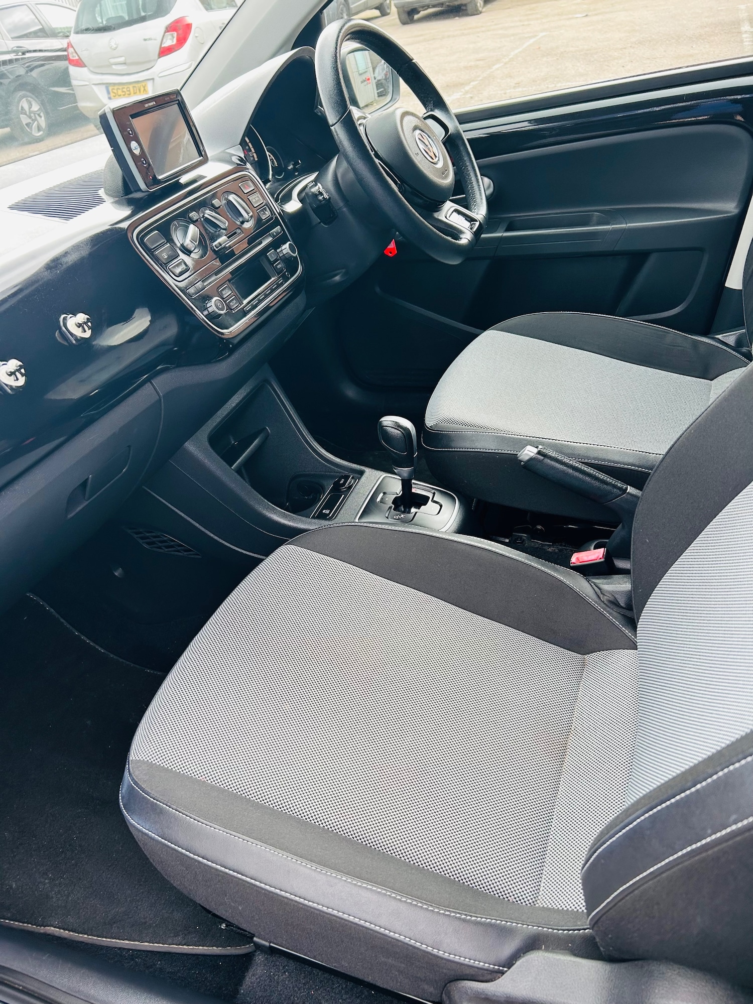 Used Volkswagen up! 2014 for sale - 77735905: Photo 9