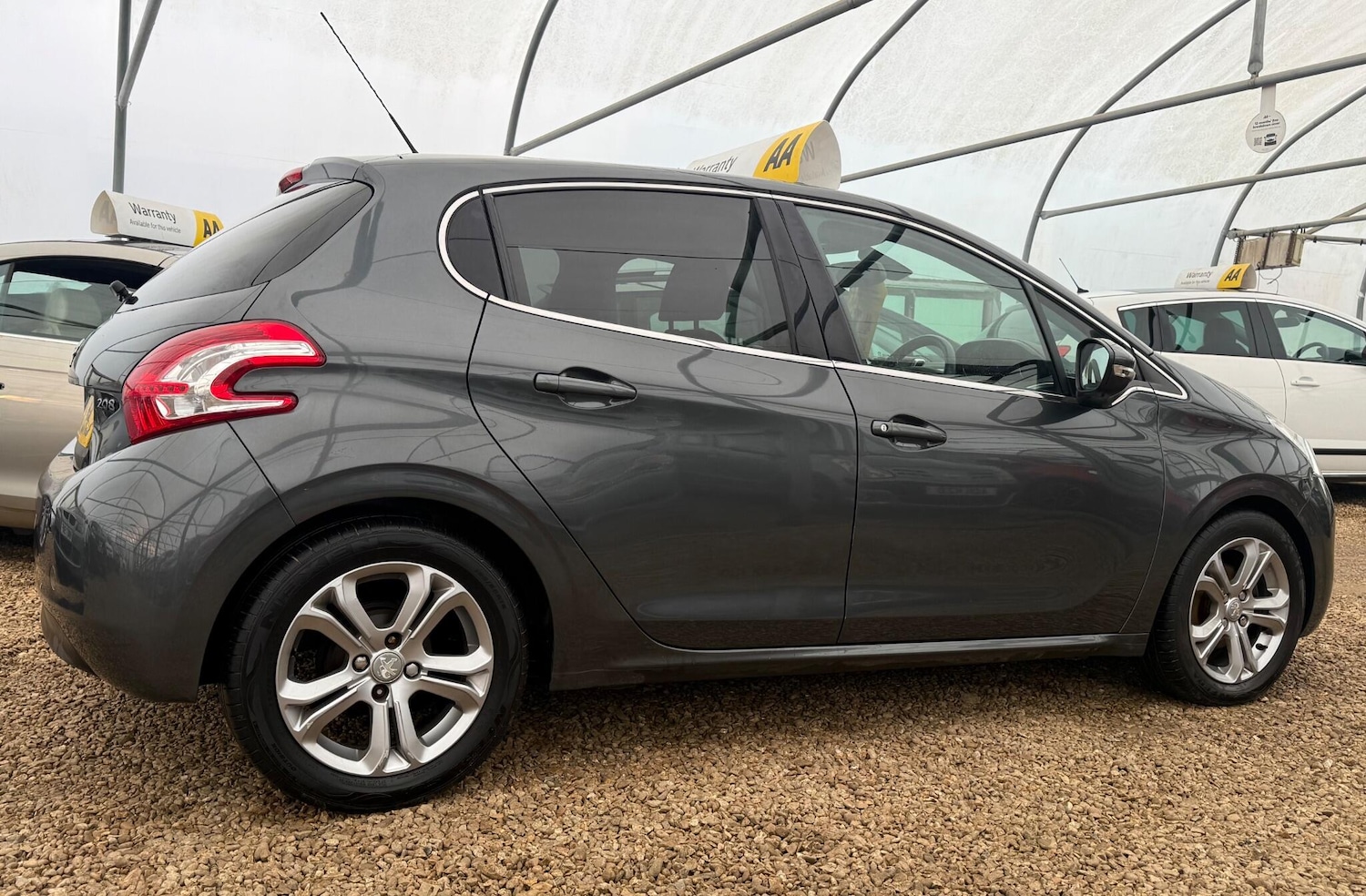 Used Peugeot 208 2015 for sale - 77315102: Photo 10