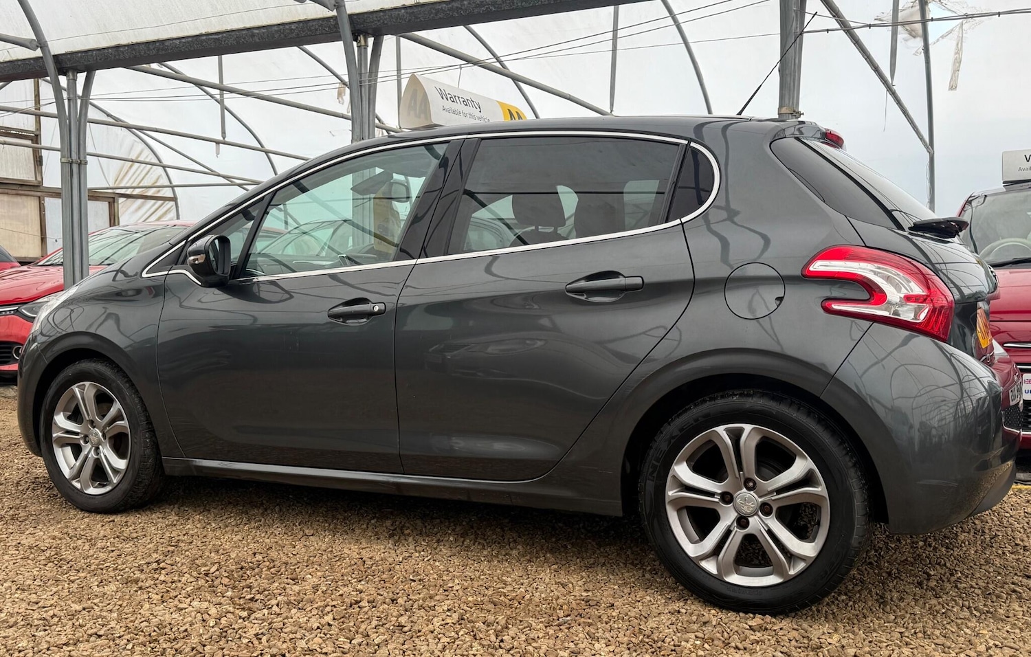 Used Peugeot 208 2015 for sale - 77315102: Photo 11