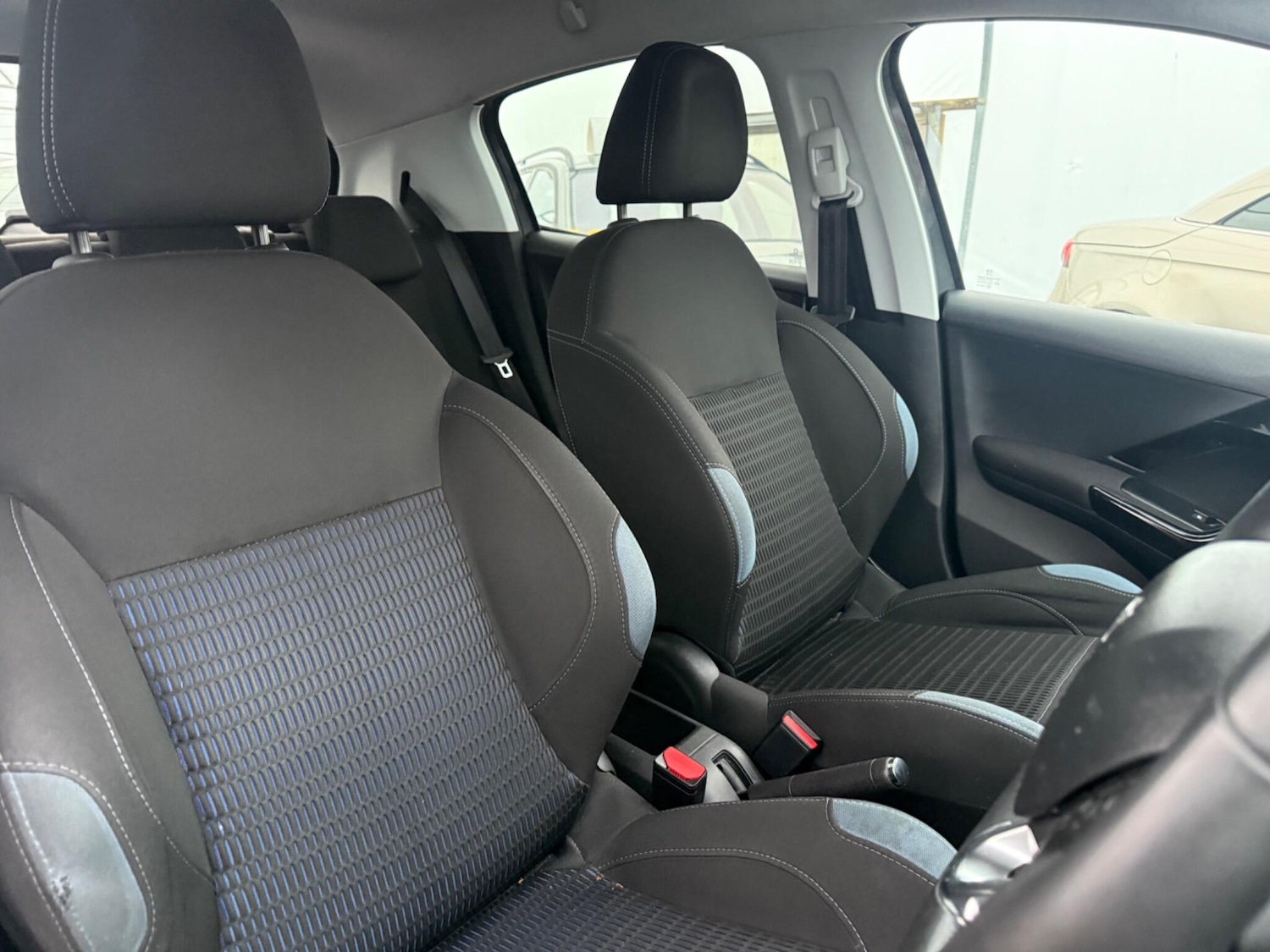 Used Peugeot 208 2015 for sale - 77315102: Photo 15