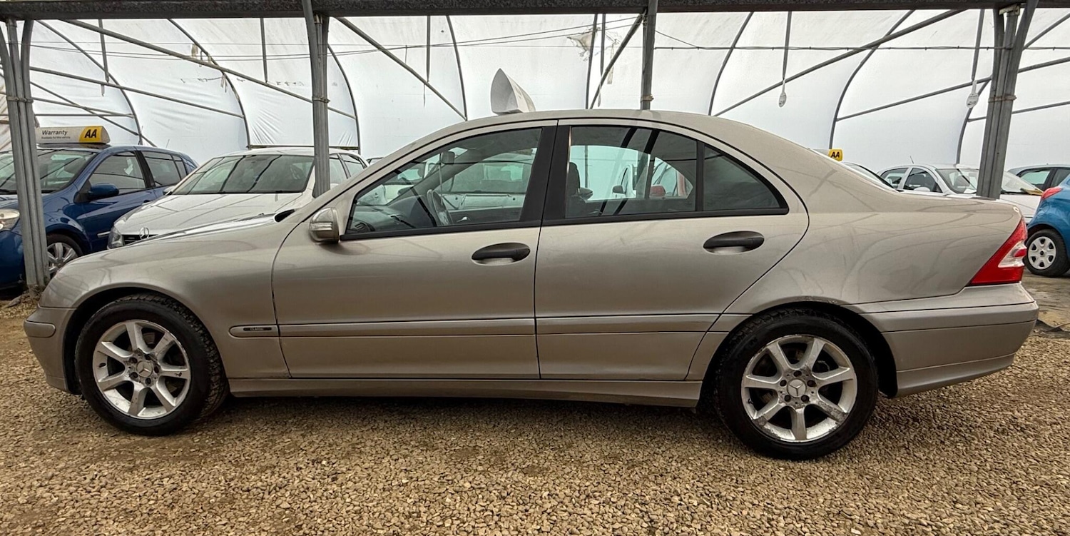 Used Mercedes-Benz C Class 2005 for sale - 77898390: Photo 7