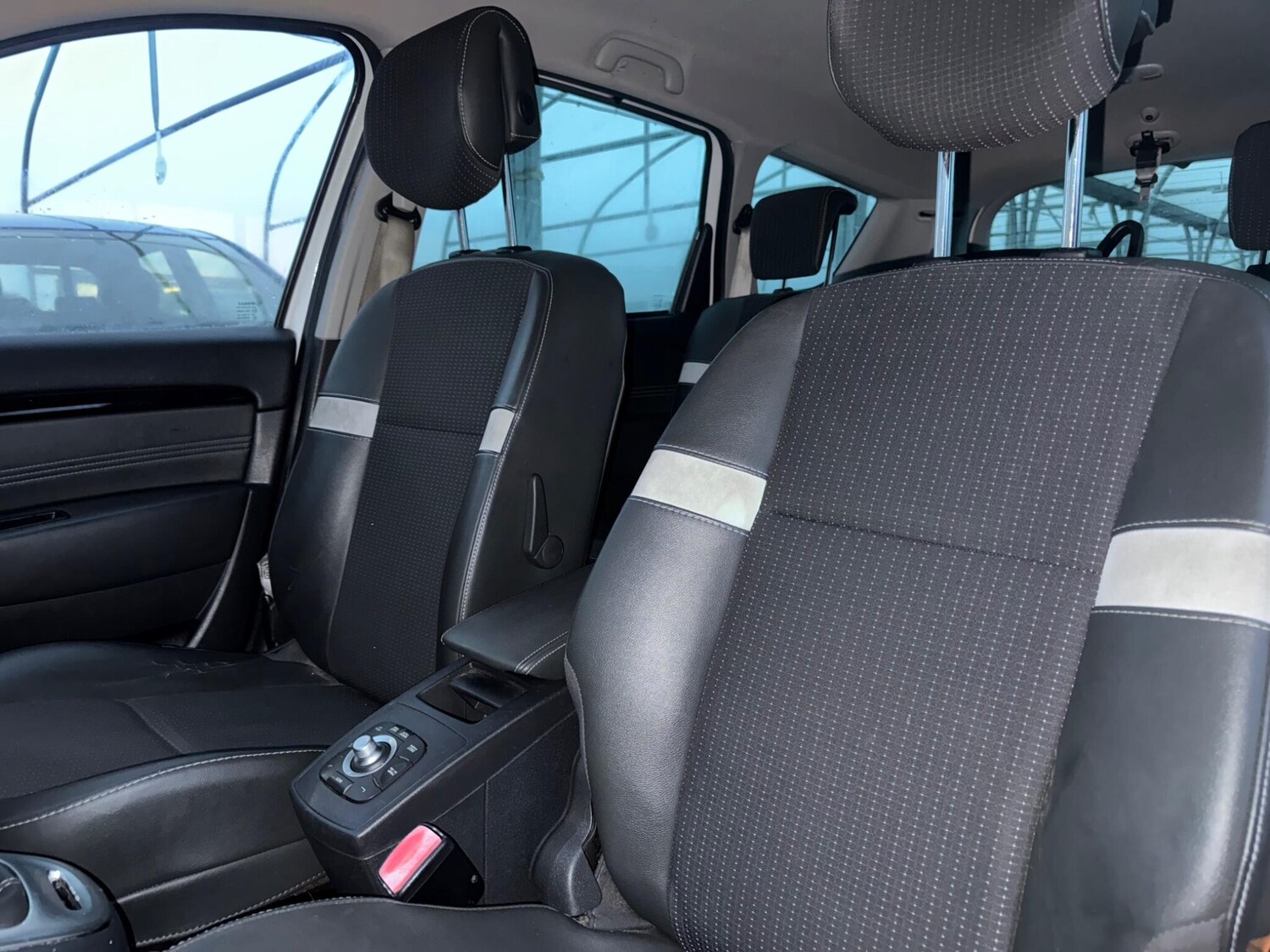 Used Renault Grand Scenic 2011 for sale - 77425559: Photo 26