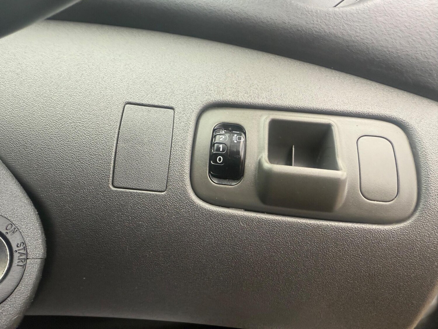 Used Toyota Yaris 2004 for sale - 76239667: Photo 64