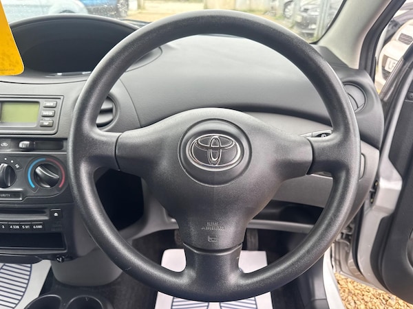 Used Toyota Yaris 2004 for sale - 76239667: Photo 65