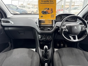 Used Peugeot 208 2015 for sale - 79553897: Photo