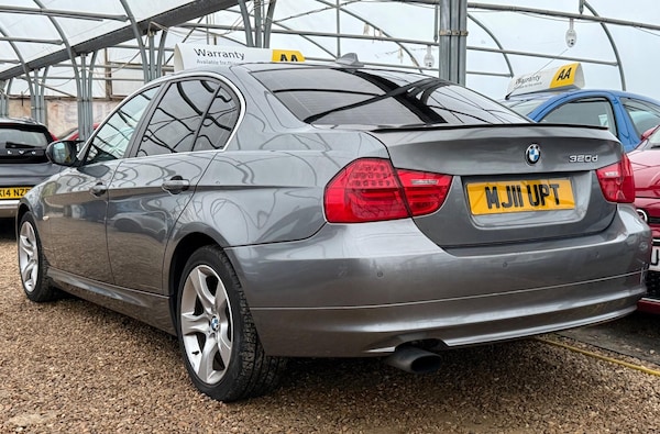 Used BMW 3 Series 2011 for sale - 76306965: Photo 2