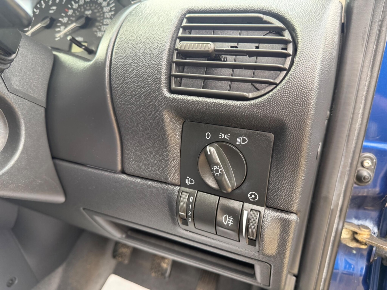 Used Vauxhall Corsa 2004 for sale - 78141513: Photo 63