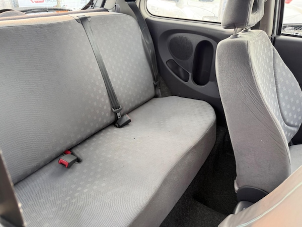 Used Nissan Micra 2003 for sale - 76083900: Photo 32