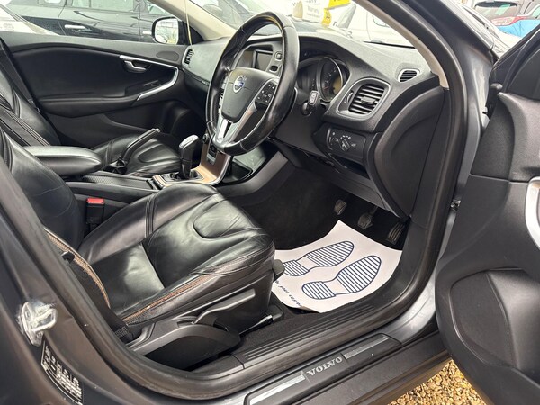 Used Volvo V40 Cross Country 2014 for sale - 76307400: Photo 45